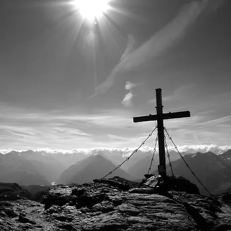 ゲストハウス Lexner トゥクス