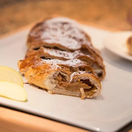 ゲストハウス Lexner トゥクス